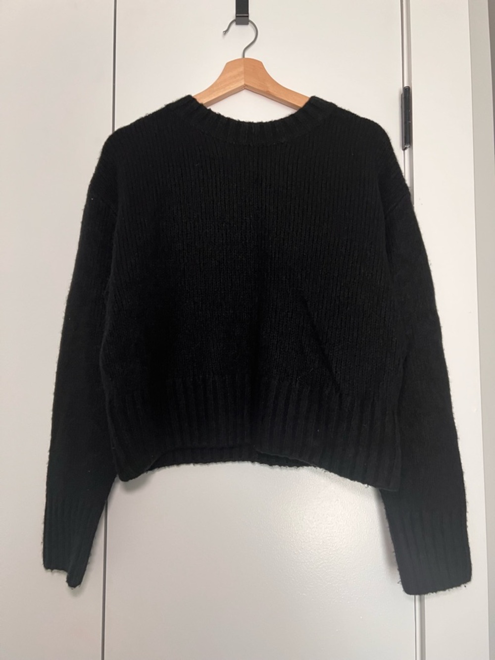 St. Agni Black Crewneck Knit Sweater